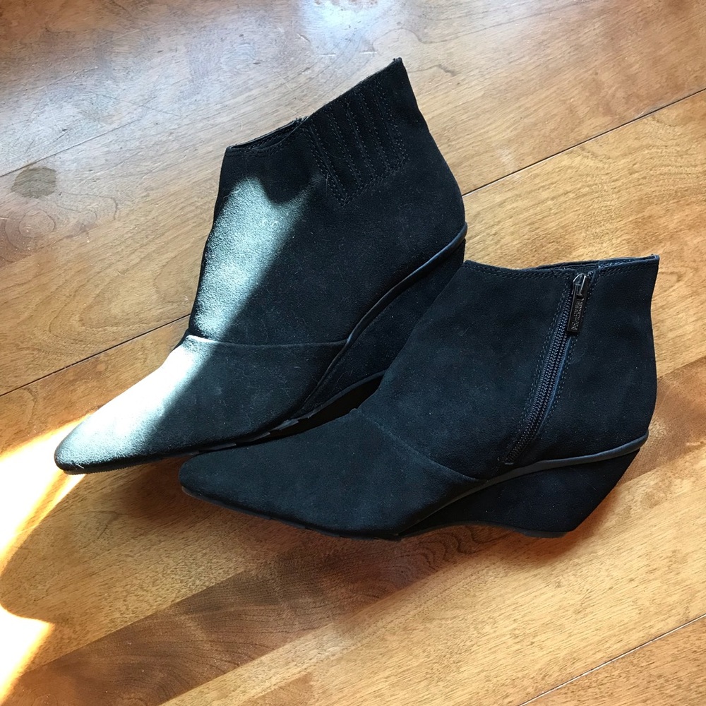 NEW - Kenneth Cole Reaction Leather Women’s Boots